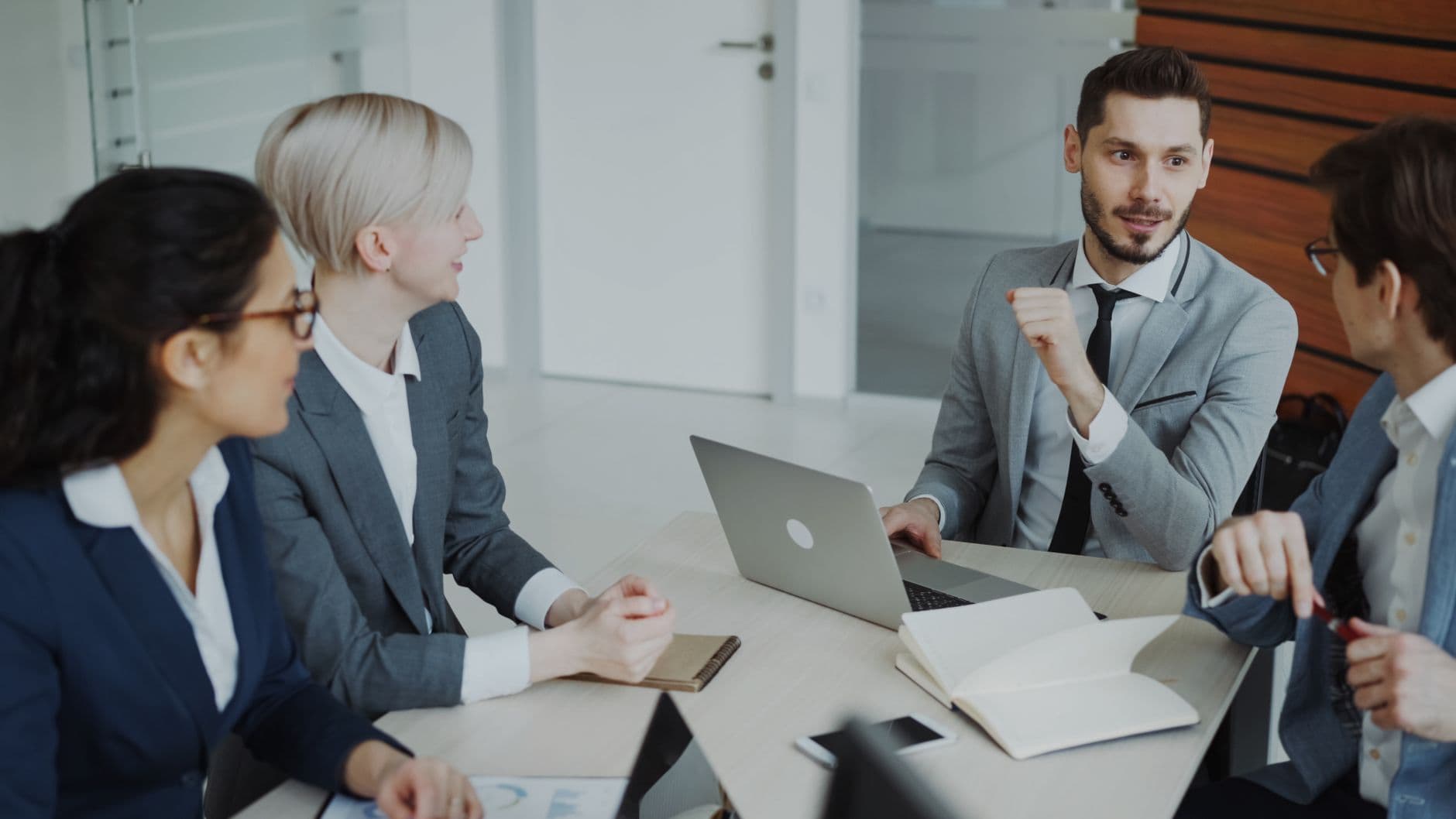 IT consulting team discussion